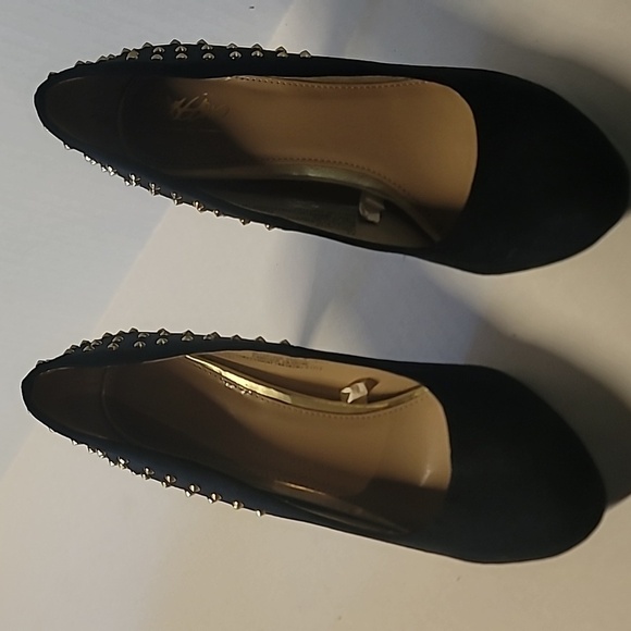 Mossimo size 7.5 Black suede like material gold studded detail oheel 4” heel - Picture 3 of 8